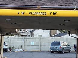 Deluxe Inn Motel