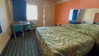 Deluxe Inn Motel