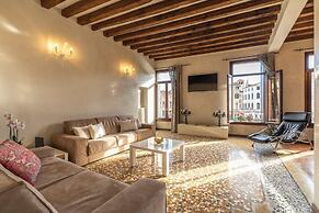 Rialto Grand Canal by Wonderful Italy