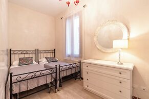 Rialto Grand Canal by Wonderful Italy