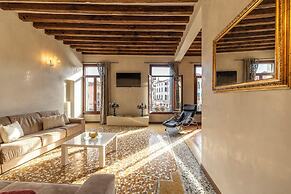 Rialto Grand Canal by Wonderful Italy