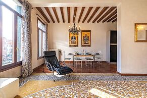 Rialto Grand Canal by Wonderful Italy