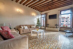 Rialto Grand Canal by Wonderful Italy