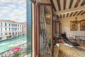 Rialto Grand Canal by Wonderful Italy