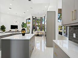 Luxurious 6-Bedroom Villa with Pool & Games