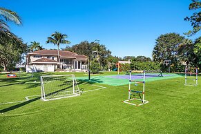 Luxurious 6-Bedroom Villa with Pool & Games