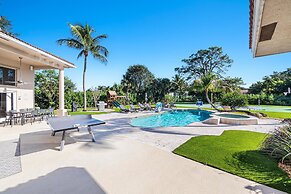 Luxurious 6-Bedroom Villa with Pool & Games