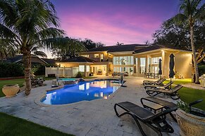 Luxurious 6-Bedroom Villa with Pool & Games