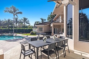 Luxurious 6-Bedroom Villa with Pool & Games