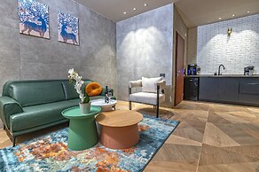 Naomi Boutique Suites