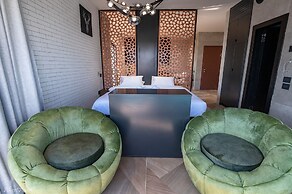 Naomi Boutique Suites