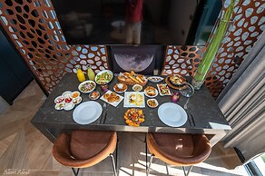 Naomi Boutique Suites
