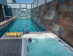 Naomi Boutique Suites