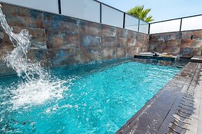 Naomi Boutique Suites