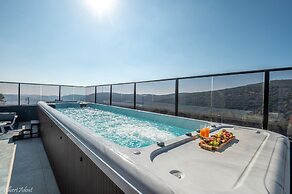Naomi Boutique Suites