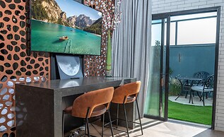 Naomi Boutique Suites