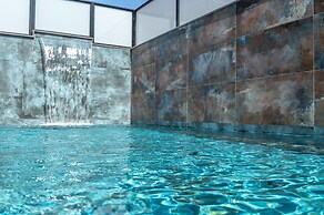 Naomi Boutique Suites