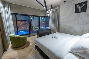Naomi Boutique Suites