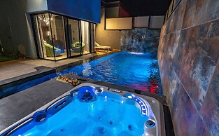 Naomi Boutique Suites
