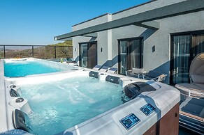 Naomi Boutique Suites