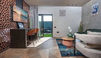 Naomi Boutique Suites