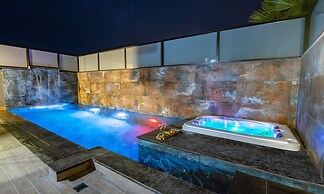 Naomi Boutique Suites