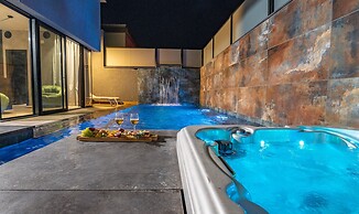 Naomi Boutique Suites