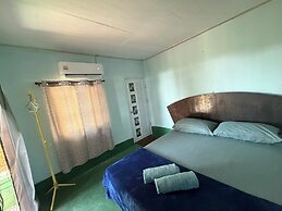 Baan Plai Laem Homestay
