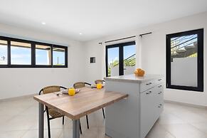 Modern NEW 2br1ba Nature Escape Great Location