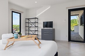 Modern NEW 2br1ba Nature Escape Great Location