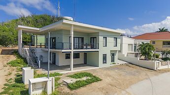 Modern NEW 2br1ba Nature Escape Great Location