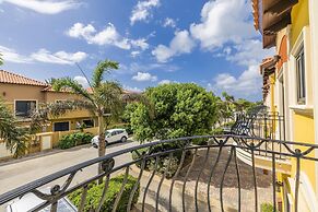 Gold Coast Townhome w Pools GYM 24 7 Security