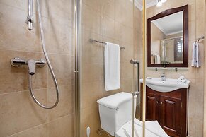 Gold Coast Townhome w Pools GYM 24 7 Security