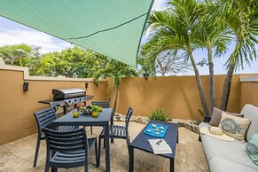 Gold Coast Townhome w Pools GYM 24 7 Security