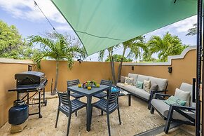 Gold Coast Townhome w Pools GYM 24 7 Security