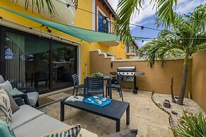 Gold Coast Townhome w Pools GYM 24 7 Security