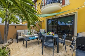 Gold Coast Townhome w Pools GYM 24 7 Security