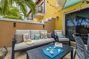 Gold Coast Townhome w Pools GYM 24 7 Security