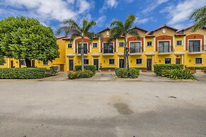 Gold Coast Townhome w Pools GYM 24 7 Security