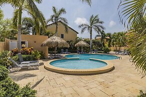 Gold Coast Townhome w Pools GYM 24 7 Security