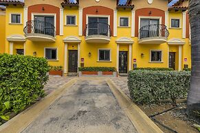 Gold Coast Townhome w Pools GYM 24 7 Security