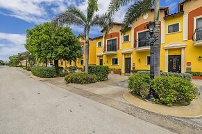 Gold Coast Townhome w Pools GYM 24 7 Security