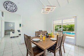 Newly Renovated 4BR 4BA Private Pool Eagle Beach