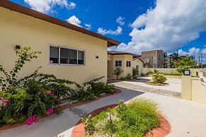 Newly Renovated 4BR 4BA Private Pool Eagle Beach