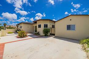 Newly Renovated 4BR 4BA Private Pool Eagle Beach