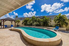 Newly Renovated 4BR 4BA Private Pool Eagle Beach