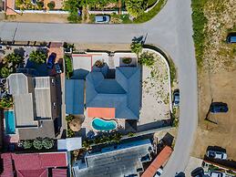 Newly Renovated 4BR 4BA Private Pool Eagle Beach