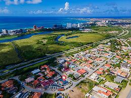 Newly Renovated 4BR 4BA Private Pool Eagle Beach