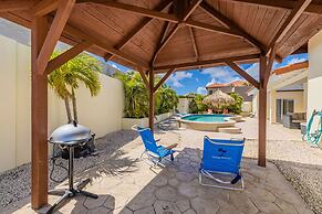 Newly Renovated 4BR 4BA Private Pool Eagle Beach