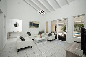 Newly Renovated 4BR 4BA Private Pool Eagle Beach